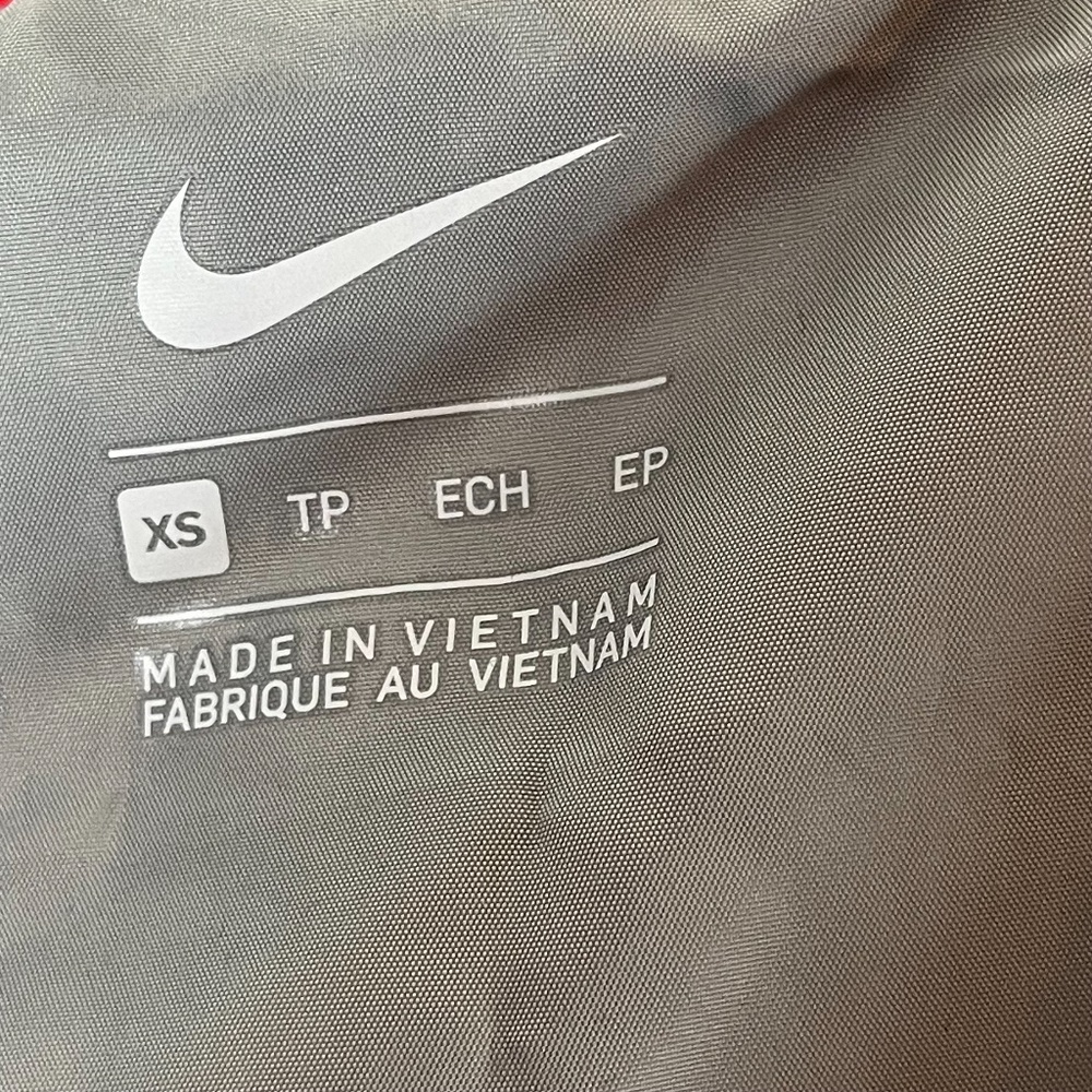 Nike Active Vest - Picture 7 of 9